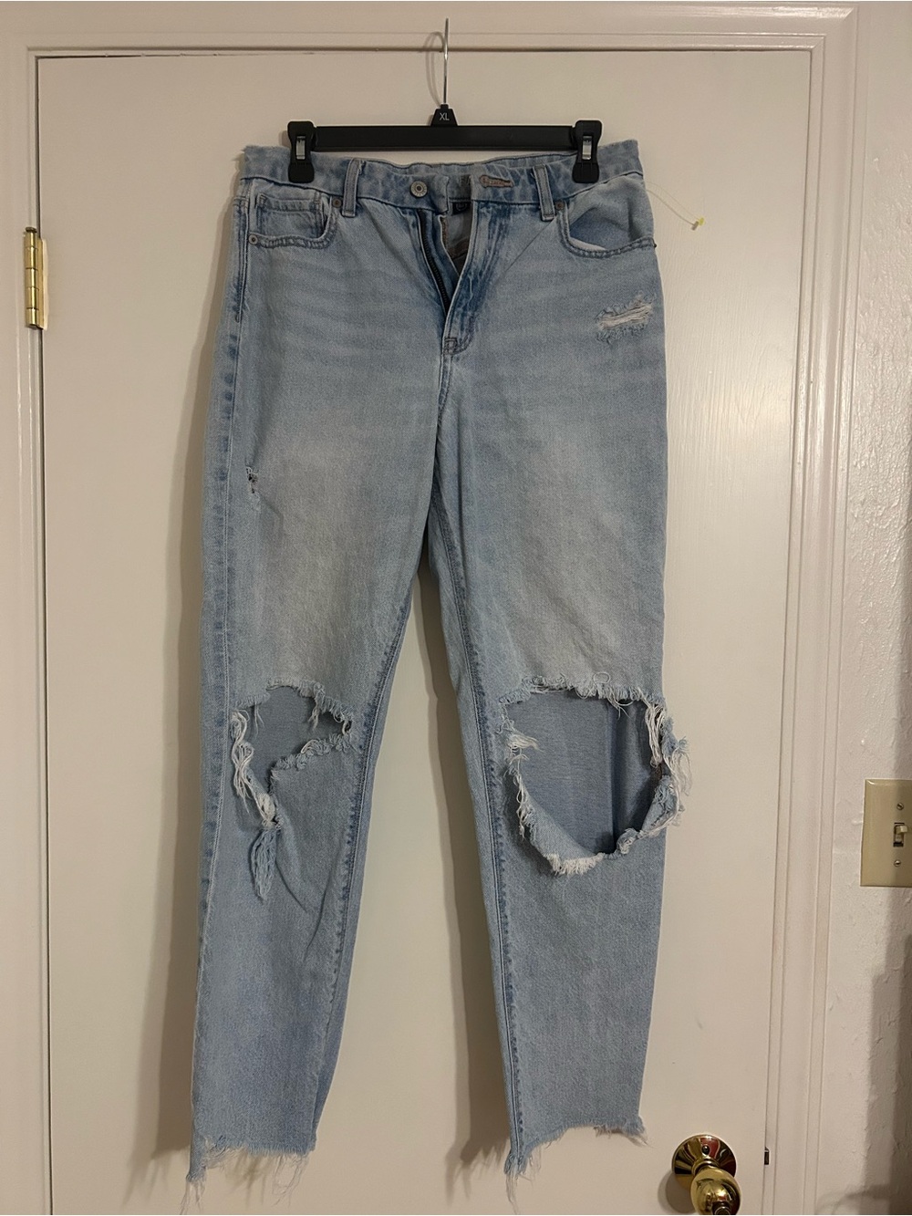 American Eagle Outfitters Light Blue Distressed Boyfriend Jeans